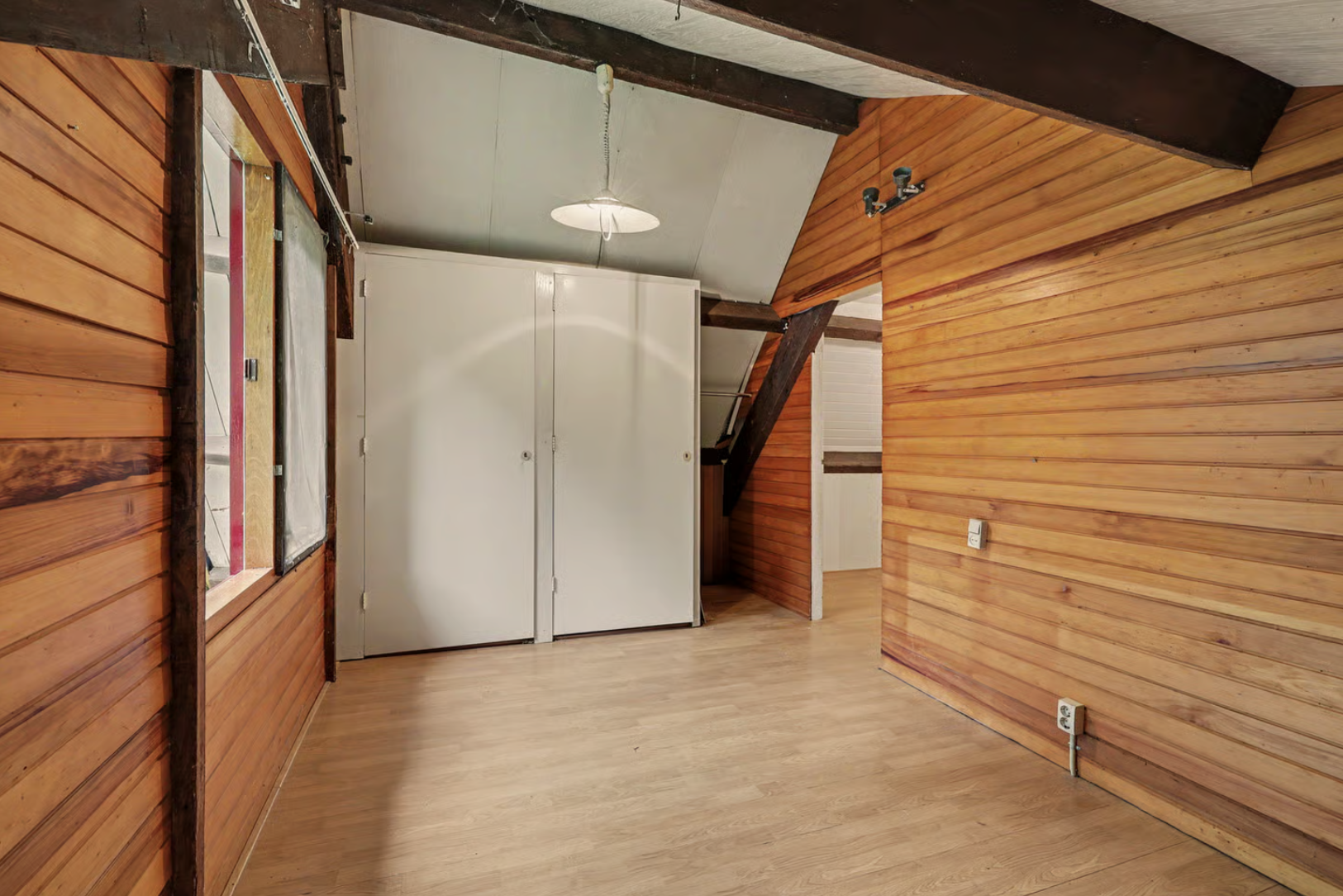 Van een onlogisch ingedeelde woning met een kleine entree naar een sfeervol thuis met een royale hal en directe toegang tot de badkamer en bovenverdieping. – foto 10
