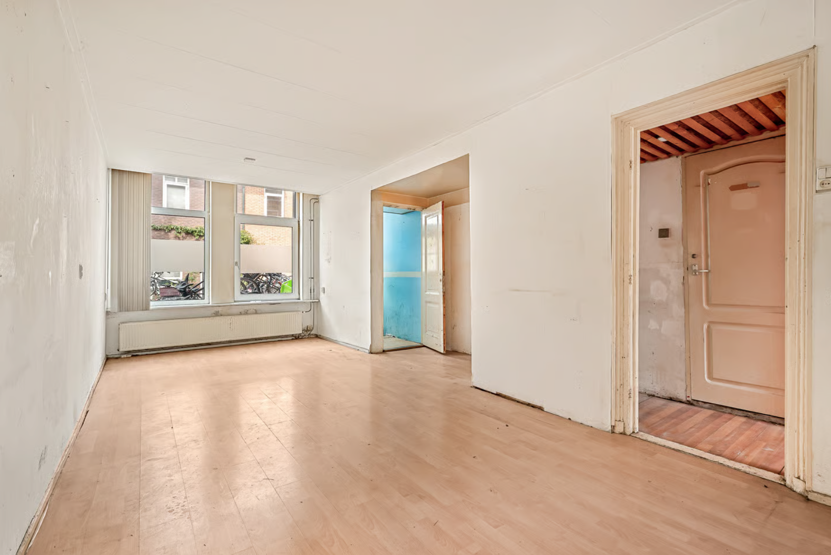 Van een kleine benedenwoning met een vreemde indeling naar een sfeervolle ruimte met open keuken. – foto 6
